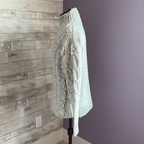 NWT RW&CO. Gray Cable Knit Sweater - Picture 3 of 11